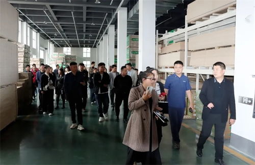 臨沂優(yōu)秀定制工廠代表團蒞臨千山板材總部參觀交流，共探裝飾材料新發(fā)展